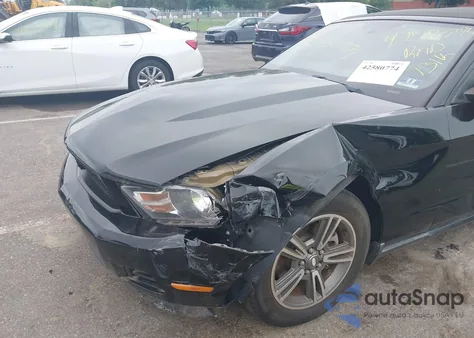 2011 Ford Mustang V6 Premium z USA, uszkodzony, nr VIN 1ZVBP8EM8B5113986